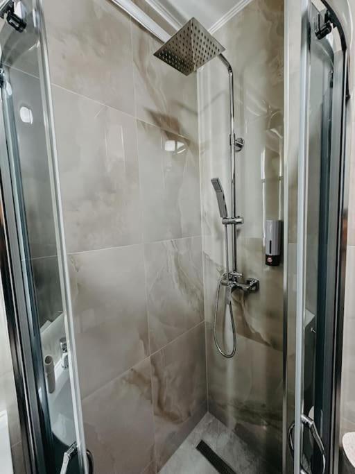 Agoll Victoria - Self Checkin Apartment เรชิตา ภายนอก รูปภาพ